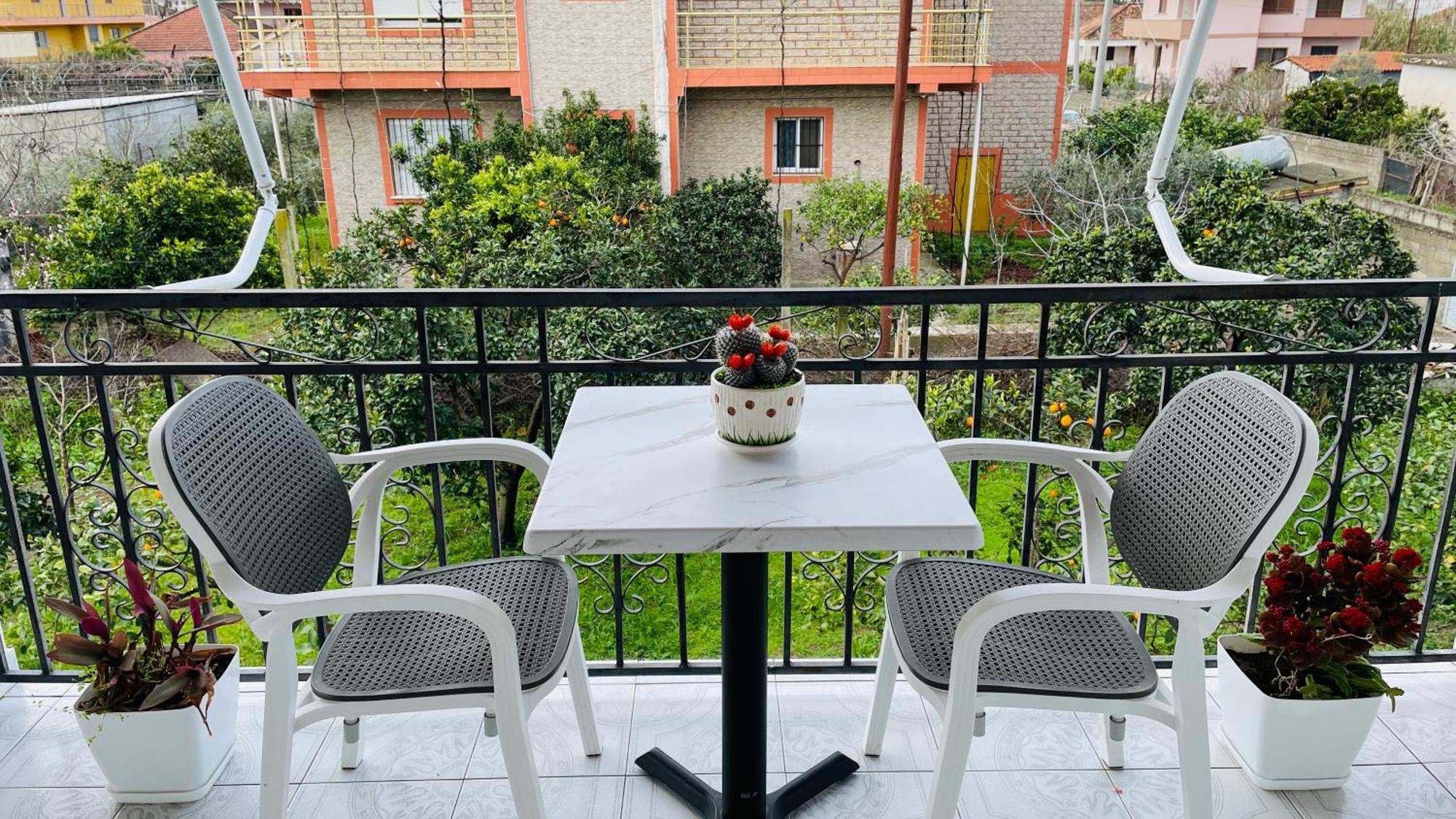 Mia Guest House - Entire Home With Balcony & Garden Divjake Exteriör bild
